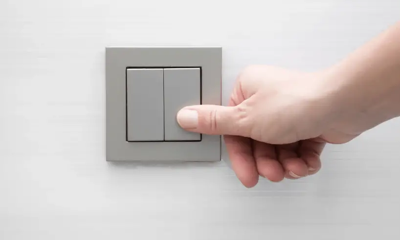 How to change a light switch without turning off the power easily